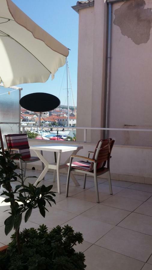 Tutini Dvori Apartamento Primošten Exterior foto