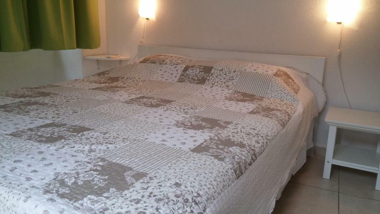 Tutini Dvori Apartamento Primošten Exterior foto
