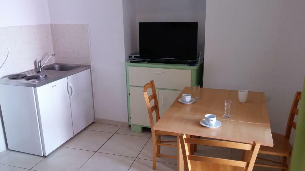 Tutini Dvori Apartamento Primošten Exterior foto