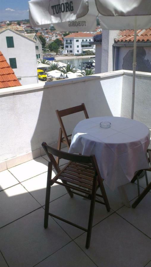 Tutini Dvori Apartamento Primošten Exterior foto
