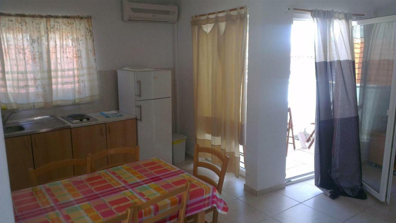 Tutini Dvori Apartamento Primošten Exterior foto