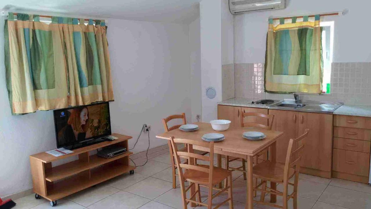 Tutini Dvori Apartamento Primošten Exterior foto